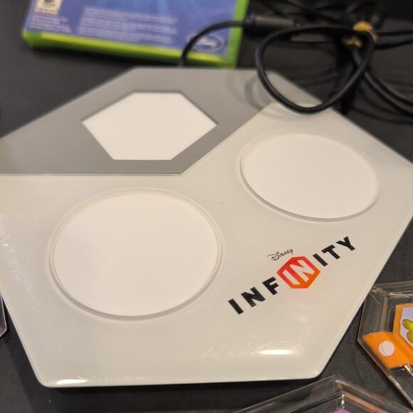 Disney Infinity 3.0 XBox 360 Lot 4 Figures & 13 Power DISC, Game and Portal - Picture 4 of 11